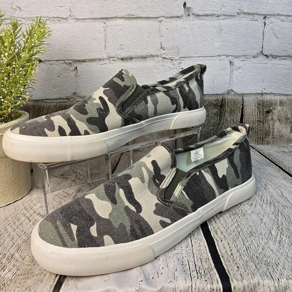 TOMMY BAHAMA CAMOUFLAGE SLIP ON SNEAKERS WOMENS SIZE 10 EUC - Picture 2 of 7